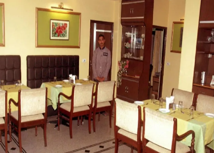 Goroomgo Marc Shimla Near Mall Road - Luxury Room - Excellent Service - Ample Parking - Best Hotel In Shimla