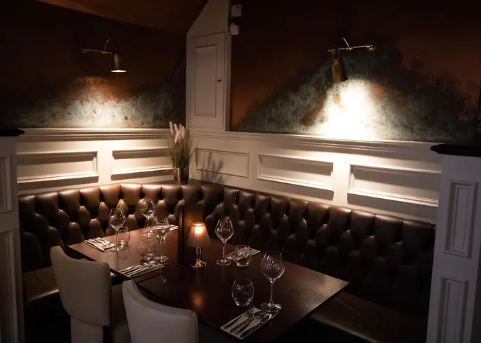 The Wheatsheaf Pub, Kitchen & Rooms