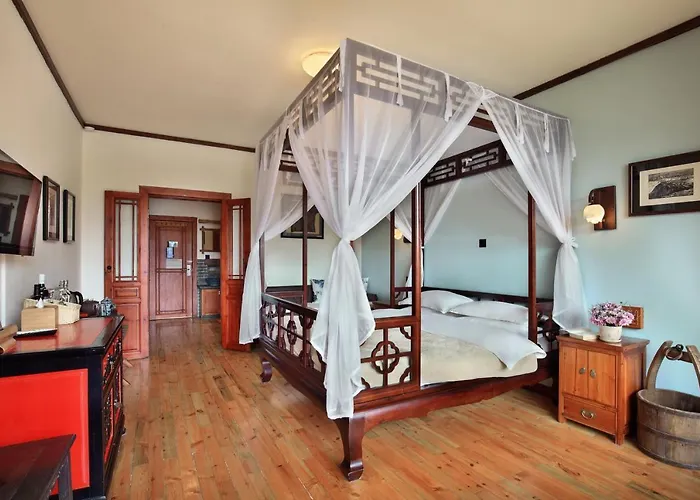 Yangshuo Mountain Retreat