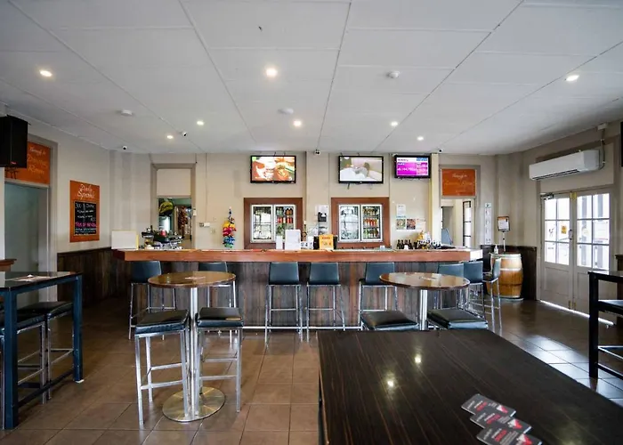 Commercial Hotel