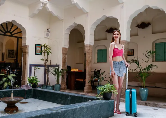 Bloom Boutique - Chelon Haveli