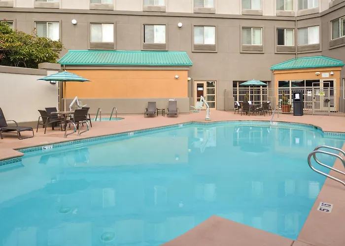 Holiday Inn Express & Suites Elk Grove Central - Hwy 99 By Ihg