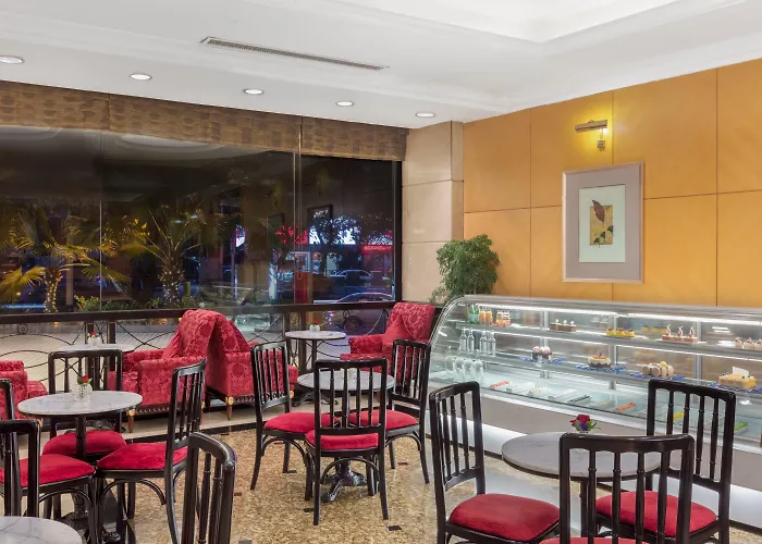 Crowne Plaza Landmark Shenzhen: Border-Close Retreat with Heated Pool