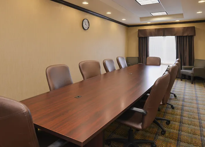 Holiday Inn Express & Suites Bridgeport By Ihg