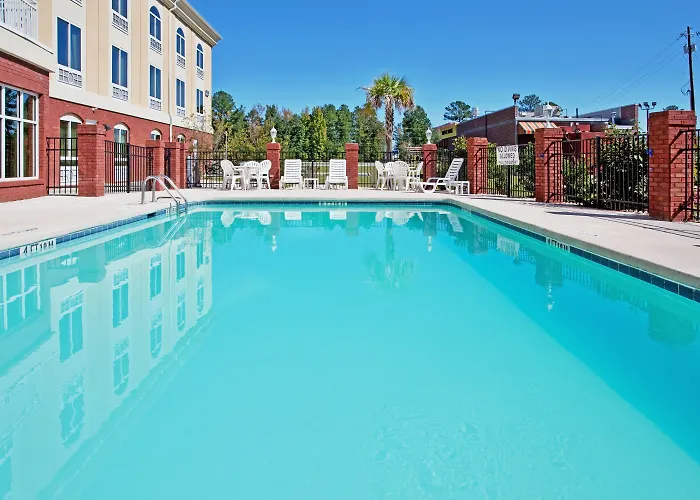 Holiday Inn Express & Suites Camden-I20