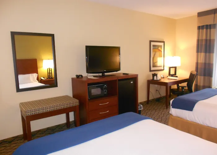Holiday Inn Express & Suites Lancaster By Ihg