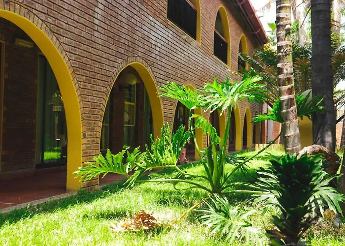 Desert Sands Hotel