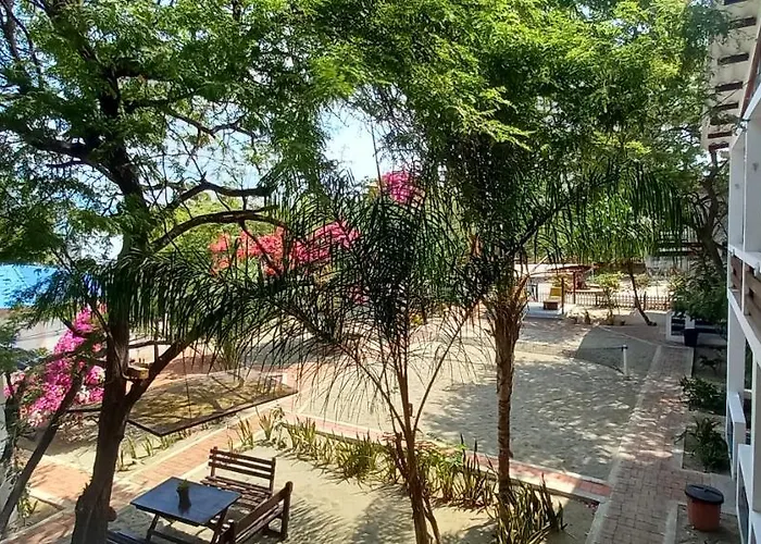 Hosteria El Jardin de Playas