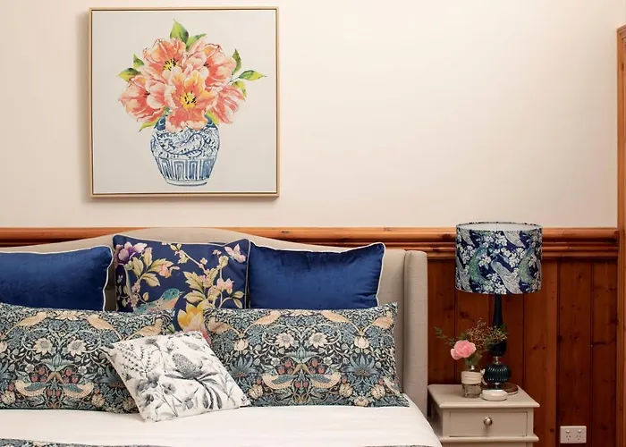 Summerlands - Country Luxe