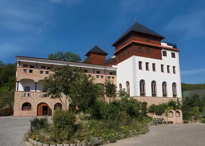 Hotel Vinar - Resort Hotel Kurdejov & Art Wine Hall