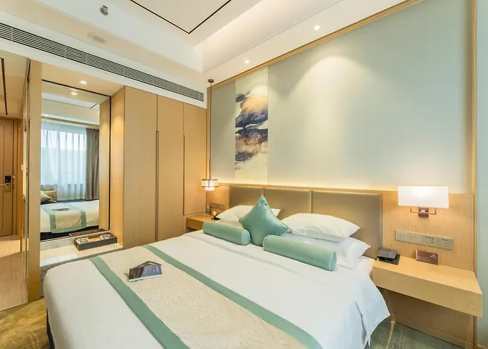 Century Runhua Hotel