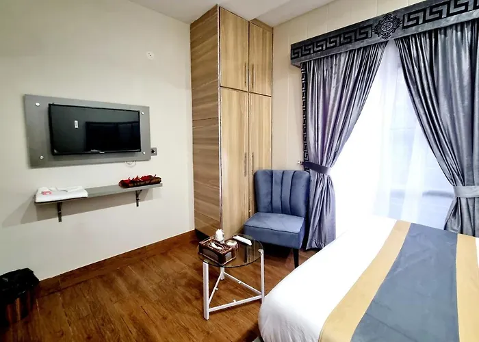 Hotel Grand Pakeeza