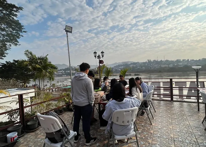 Day Waterfront Hotel