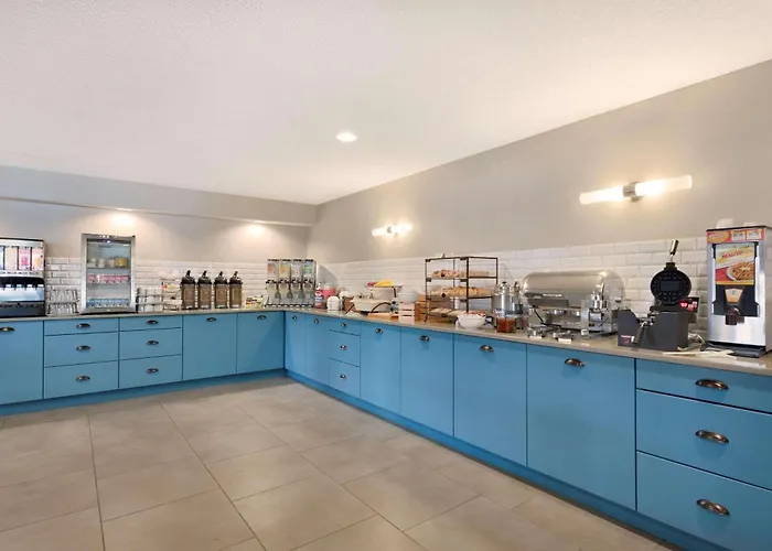 Country Inn & Suites By Radisson, Chippewa Falls, Wi