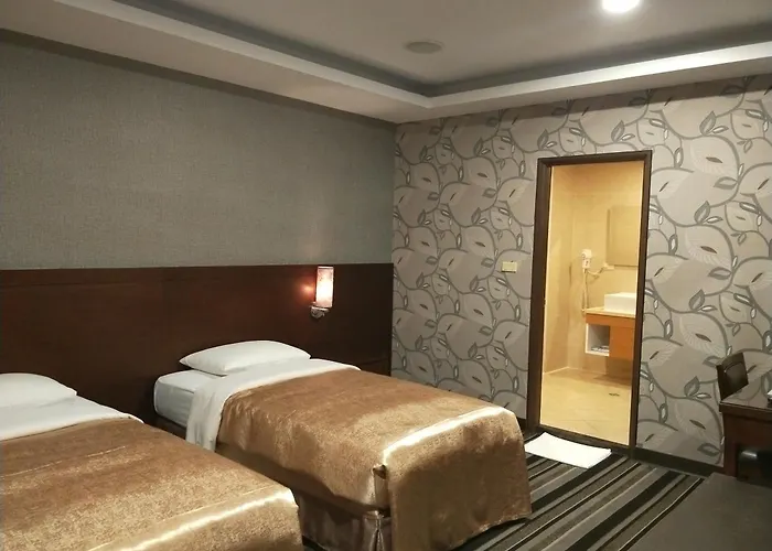 Metropolis Hotel