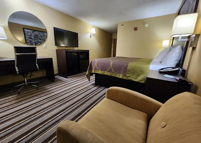 Super 8 By Wyndham Pine Bluff