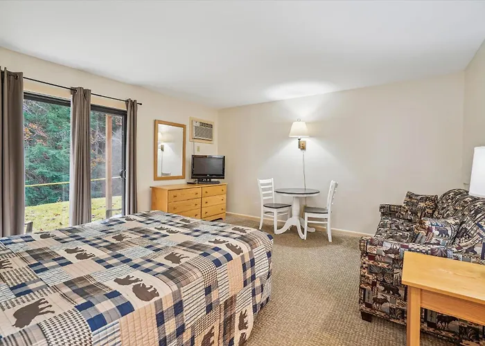 110 Cedarbrook Queen Studio