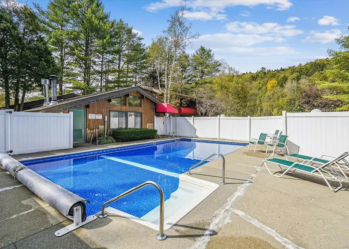 107 Cedarbrook Queen Studio