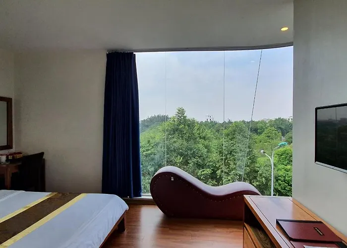Lake Side Hotel