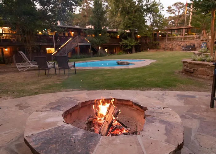 Mountain Harbor King Guest Room On Lake Ouachita