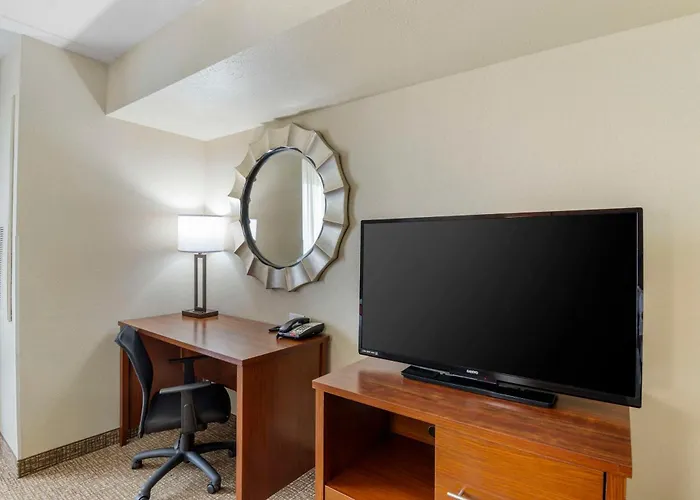 Comfort Suites At Virginia Center Commons