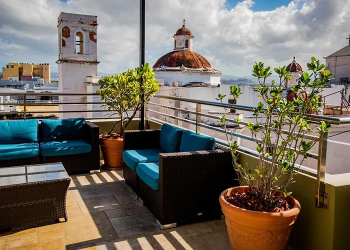 Decanter Hotel