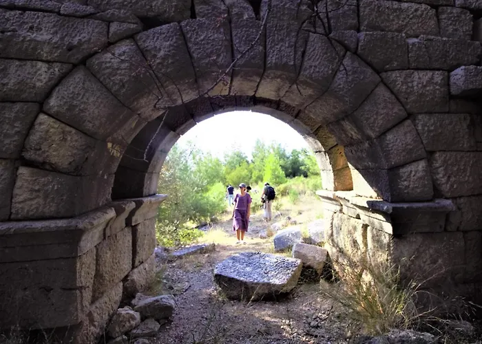 Antalya Bodrum Kayasi Dag Oteli