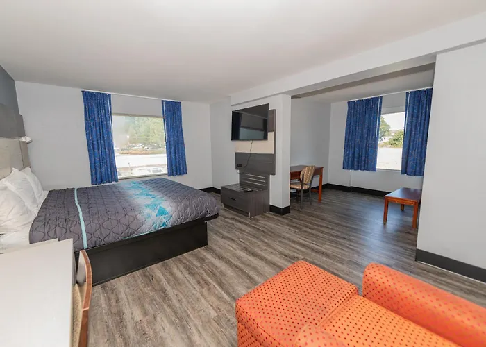Jamestown Inn & Suites