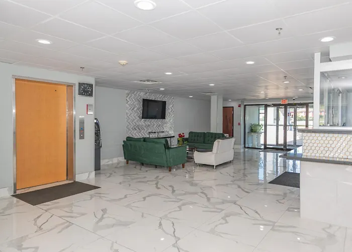 Jamestown Inn & Suites