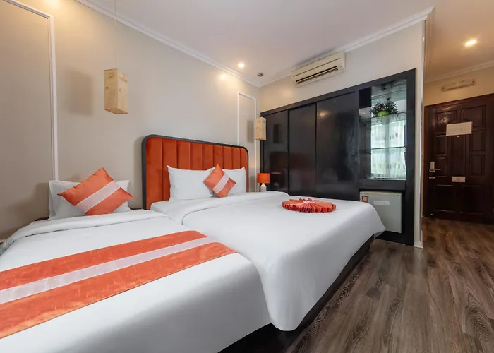 Omina Hotel & Travel