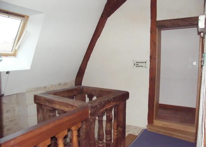 Logis Hôtel Restaurant Le Puits Doré
