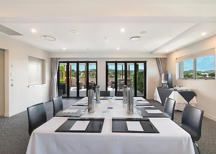 Jephson Hotel & Apartments