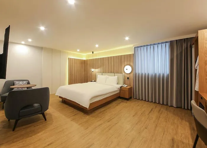 H Avenue Hotel In Gyeongju