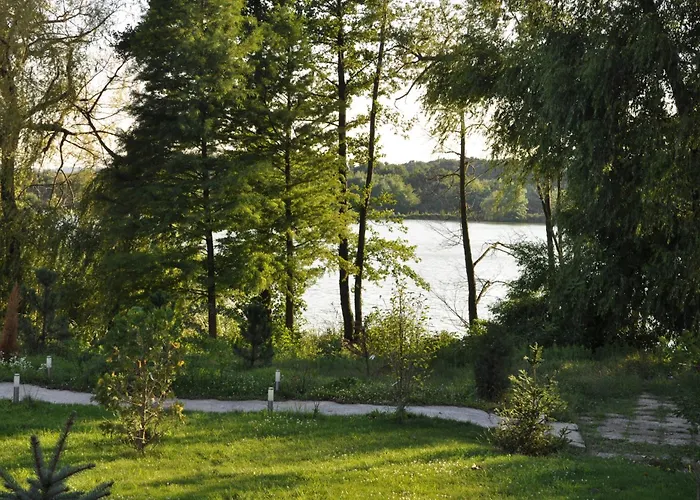 Resort Plaza Lake