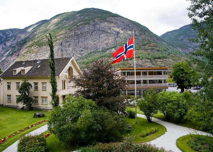 Lindstrom Hotel