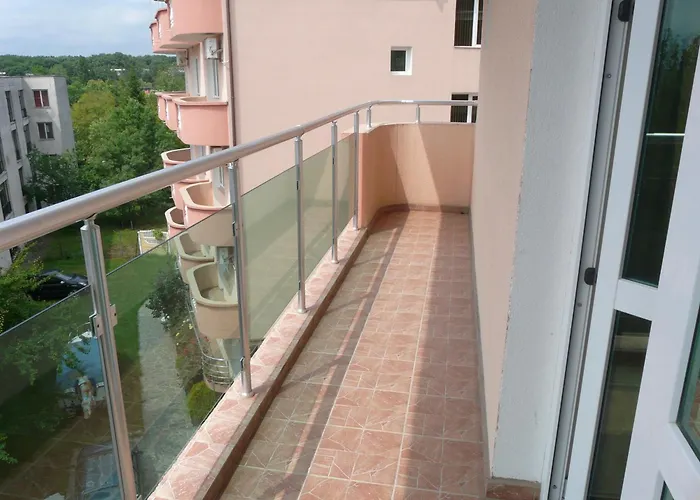 Семеен Хотел Детелини