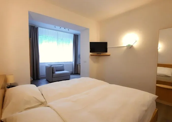 Hotel Promenade, Das Ruhige Stadthotel Mit Kostenfreien Parkplaetzen, E-Auto-Ladestationen Und Privatpark Mitten In Der Stadt