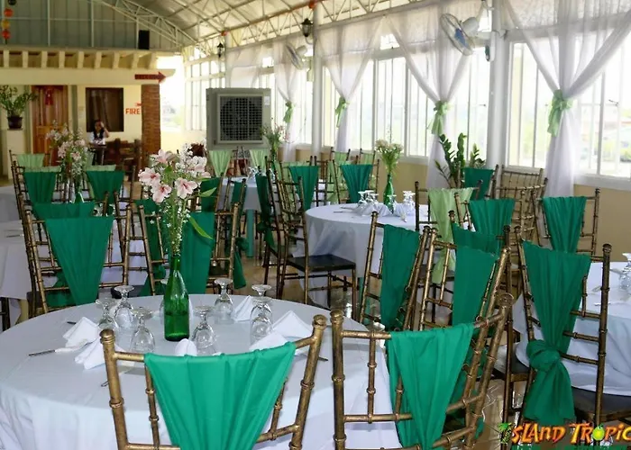 Island Tropic Hotel And Restaurant