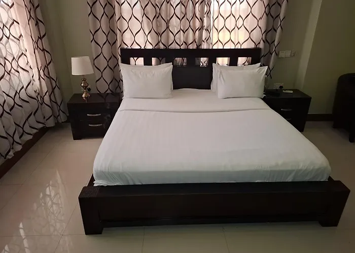 Flomi Hotel