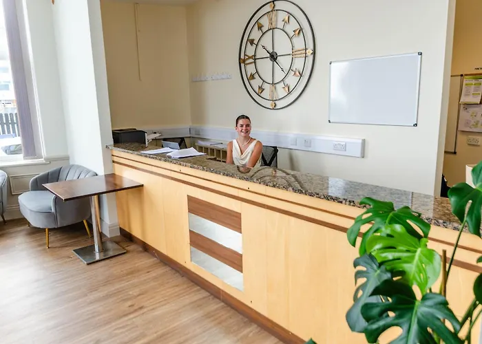 Opul Boutique At Admiral House