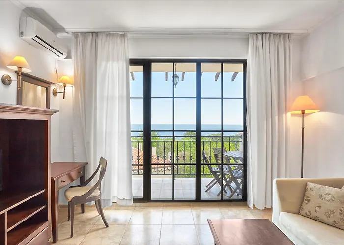 Тhe Cliff Obzor Bay And Holiday Apartments