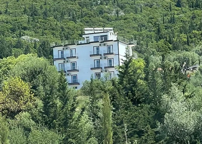 Season Inn
