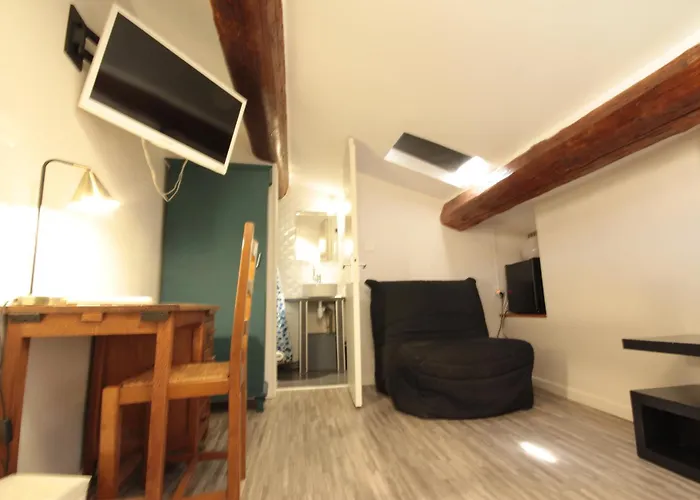 Hôtel Des Arts, Artisanal et Indépendant