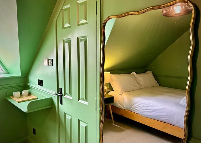 Rooms At The Quayside - Stylish En-Suite Rooms On Poole Quay All Fully Refurbed