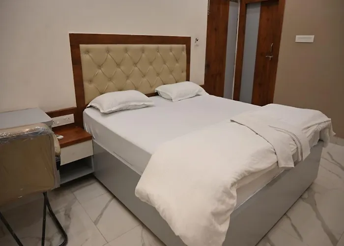 Hotel Aastha & Banquets