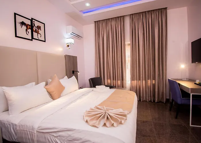 Marchforte Courtyard Hotel & Suites