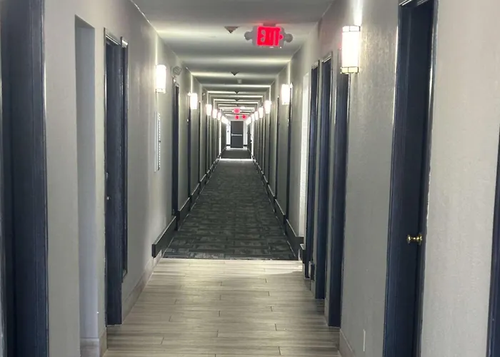 Quality Inn & Suites At Airport Blvd I-65