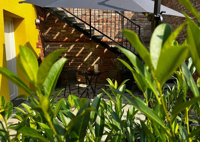 La Luna Petite Suite Deluxe Apartment With Pool & Jacuzzi, Bikes And Secured Parking