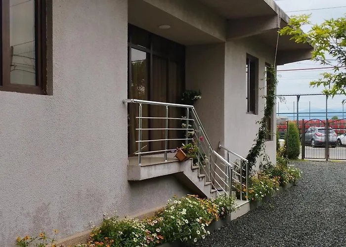 Lia Guest House