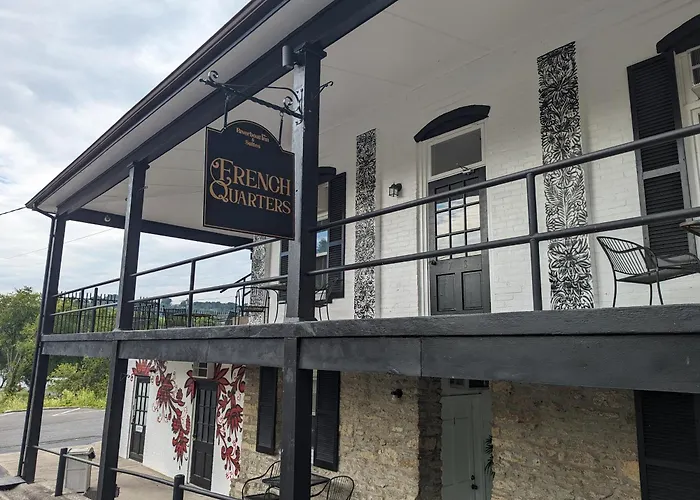 Riverboat Inn & Suites